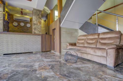 Oyo 77349 Hotel Super 7 Inn