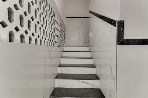 Oyo 79455 Flagship Hotel Plaza