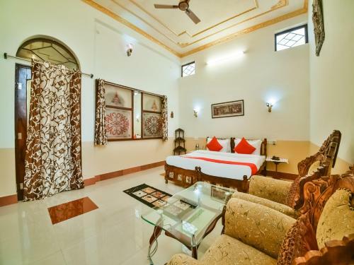 Hotel Oyo 44604 Jhankar Mansion