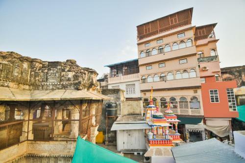 Hotel Oyo 44604 Jhankar Mansion
