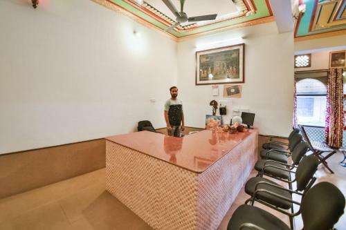Hotel Oyo 44604 Jhankar Mansion