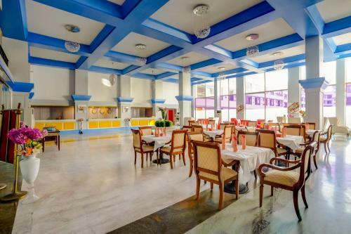 Hotel Oyo 40027 Royal Palms Shared Serviced Apartment