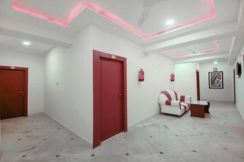 Hotel Oyo 72010 Red Stone