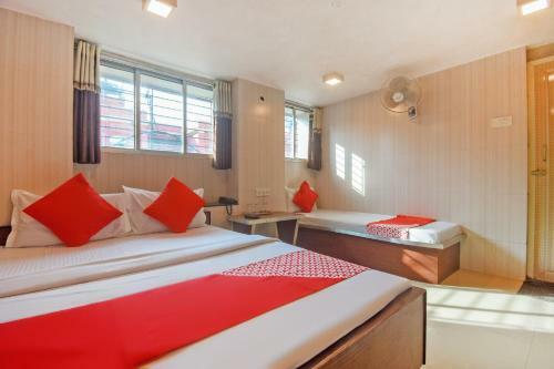 Oyo 75834 Akash Hotel Howrah