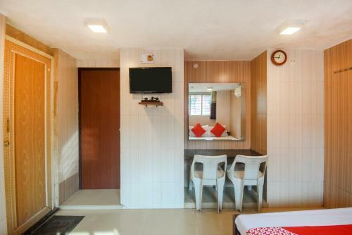 Oyo 75834 Akash Hotel Howrah