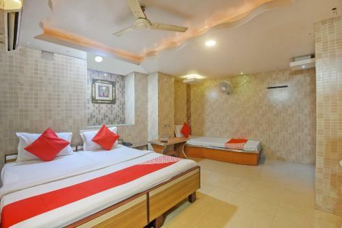 Oyo 75834 Akash Hotel Howrah