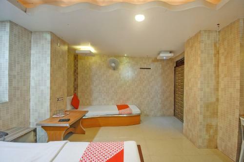 Oyo 75834 Akash Hotel Howrah