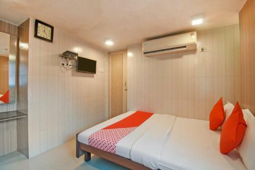 Oyo 75834 Akash Hotel Howrah