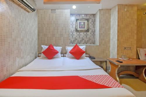 Oyo 75834 Akash Hotel Howrah