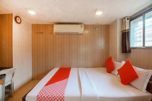 Oyo 75834 Akash Hotel Howrah