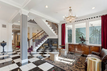 Maison St. Charles Hotel And Suites
