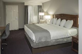 Maison St. Charles Hotel And Suites