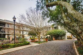 Maison St. Charles Hotel And Suites
