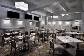 Holiday Inn Hotel & Suites