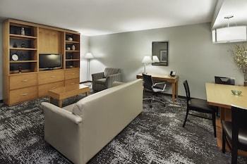 Holiday Inn Hotel & Suites