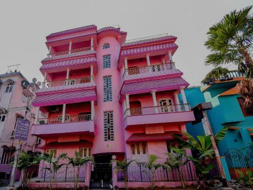 Hotel Oyo 77707 Pink Palace