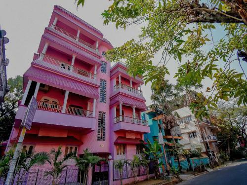 Hotel Oyo 77707 Pink Palace