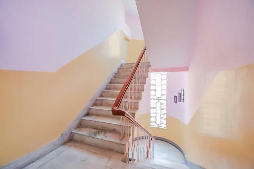 Hotel Oyo 77707 Pink Palace