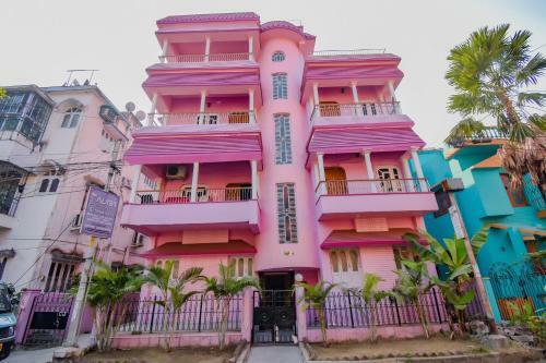 Hotel Oyo 77707 Pink Palace