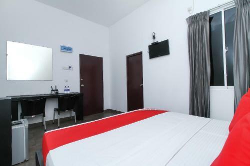 Oyo 64305 Hotel Mango