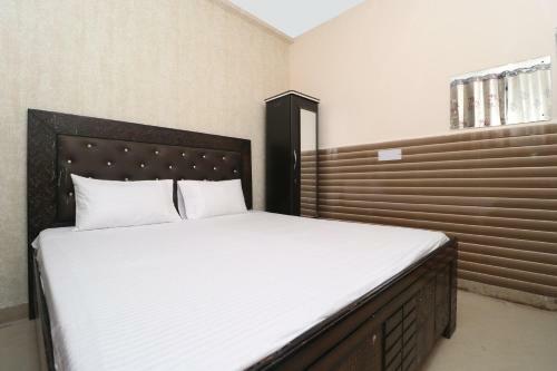 Spot On 37136 Hotel Arya