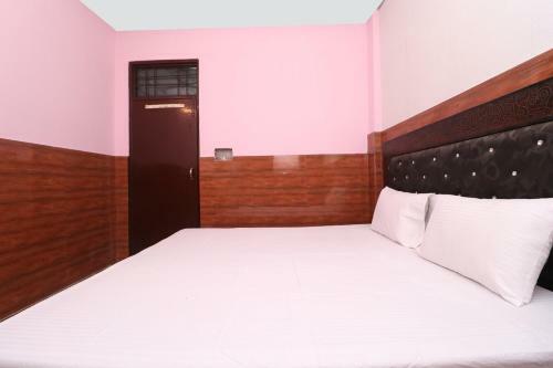 Spot On 37136 Hotel Arya