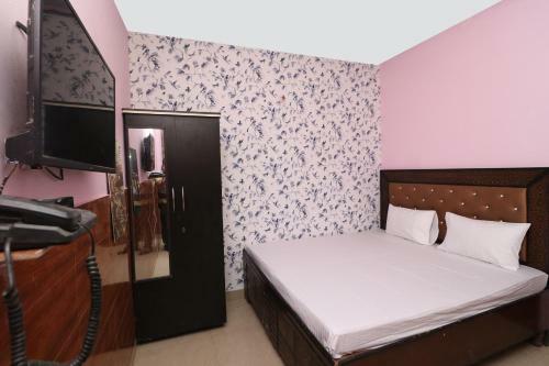 Spot On 37136 Hotel Arya