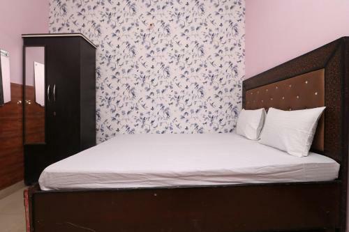 Spot On 37136 Hotel Arya