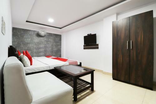 Oyo 40245 Hotel Clark Inn