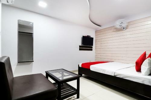 Oyo 40245 Hotel Clark Inn