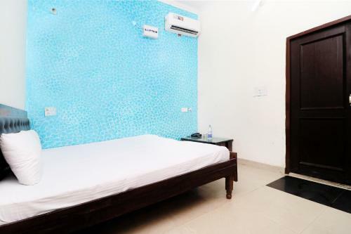 Spot On 41466 Hotel Pavraj