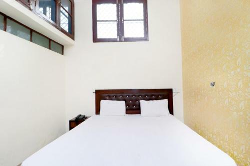 Spot On 41466 Hotel Pavraj