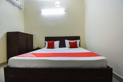 Oyo 49051 Hotel Crown Plaza