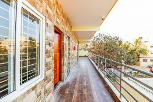 Hotel Oyo 67994 Om Sai Suites