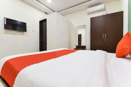 Oyo 70102 Hotel Ira Inn