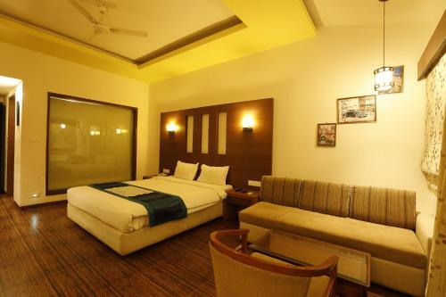 Hotel Aanik Greeves Lesiure Resort