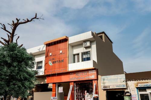 Oyo 66846 Hotel Shyam