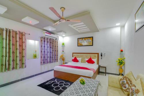 Oyo 70829 Hotel Royal