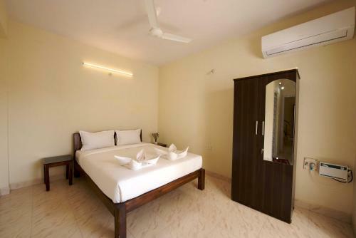 Hotel Paloma De Goa Resort
