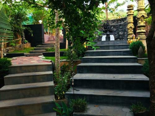 Hotel Rock Forest Cottage Villas With Jacuzzi