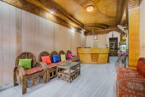 Oyo 35895 Hotel Ira Palace