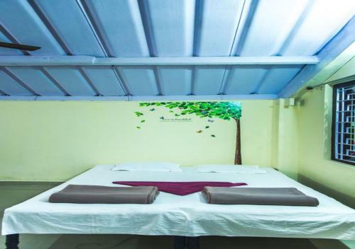 Hotel River Wood Residency