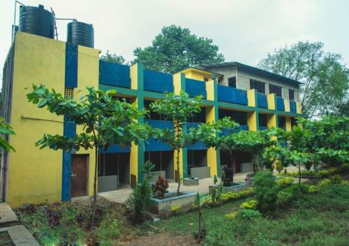 Hotel River Wood Residency