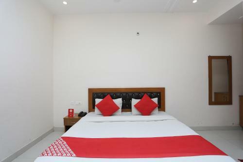 Hotel Oyo 16599 Chandra Palace