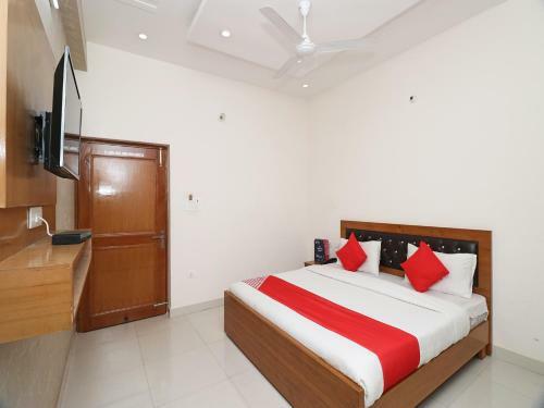 Hotel Oyo 16599 Chandra Palace