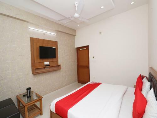 Hotel Oyo 16599 Chandra Palace