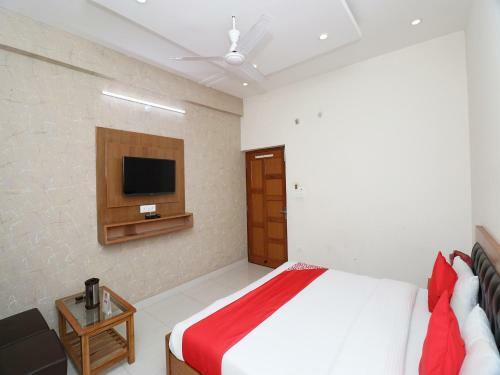 Hotel Oyo 16599 Chandra Palace