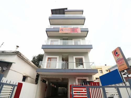 Hotel Oyo 16599 Chandra Palace