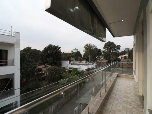 Hotel Oyo 16599 Chandra Palace