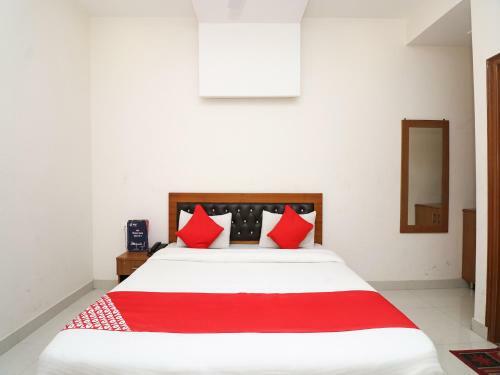 Hotel Oyo 16599 Chandra Palace